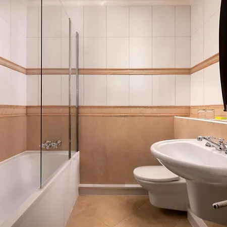 Le Meridien Plaza Hotell 4*