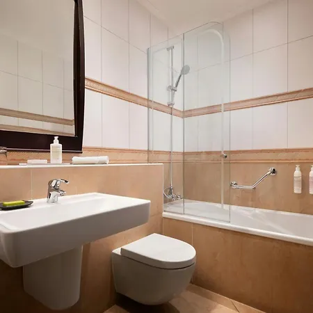 Le Meridien Plaza 4*
